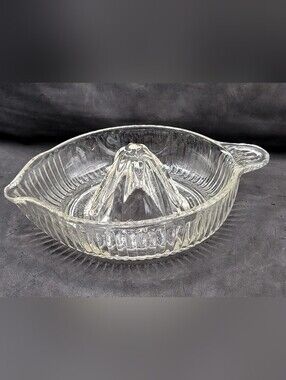 Vintage Large Clear Glass Citrus Reamer Juicer Pour Spout Home Kitchen Barware